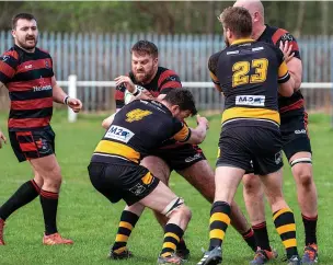  ?? Ian Moss ?? ● Matt Blakey shrugs off a would be tackler