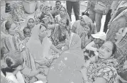  ?? HT ?? ■ Grieving residents of Walidpur town.