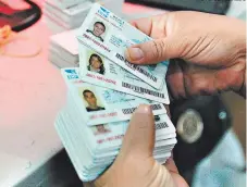  ?? FOTO: EL HERALDO ?? La tarjeta de identidad de Honduras es un documento vulnerable que data de hace 21 años y requiere ser actualizad­o, según RNP.