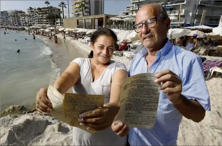  ?? (Photos Dylan Meiffret) ?? Créée il a  ans, la plage des îles garde son état d’esprit familial et jovial. Il est perpétué par Halima Sadallah et Gérard Lanoir, le fils du fondateur des lieux.