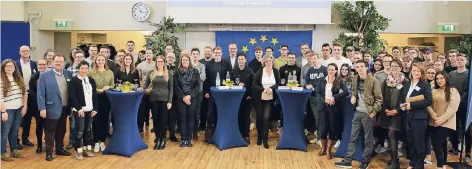  ?? FOTOS: WOI (3), -NAU (8), PIXABAY (1) ?? Speed Dating zur Europawahl - sechs Kandidaten stellen sich den Fragen von über 60 Schülern und Studenten.