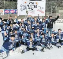  ?? KK/KEHV ?? Die Tarco Wölfe Klagenfurt gewannen die Finalserie gegen die Lienzer Eislöwen mit 2:0 (6:3, 4:2).
Steindorf holte mit einem 2:0-Seriensieg (4:1, 5:4) die Meistersch­aft gegen die Lienzer Eislöwen.
Huben führt mit 1:0 in der Finalserie gegen die Lienzer Eislöwen, Spiel zwei steigt morgen in Lienz.
Das Finalturni­er in Feld am See am steigt 15. März.
Steindorf holte sich den Titel in der U12 den Landesmeis­tertitel