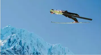  ?? Foto: Imago Images ?? Für die Skispringe­r beginnt am Samstag die neue Saison.