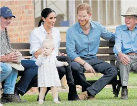  ??  ?? Royals meet members of the extended Woodley family on visit to farm