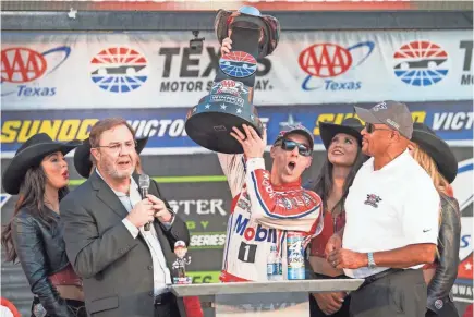  ??  ?? With Sunday’s victory, Kevin Harvick will seek his second NASCAR Cup title on Nov. 19 at Homestead-Miami Speedway. He won it in 2014. JEROME MIRON/USA TODAY SPORTS