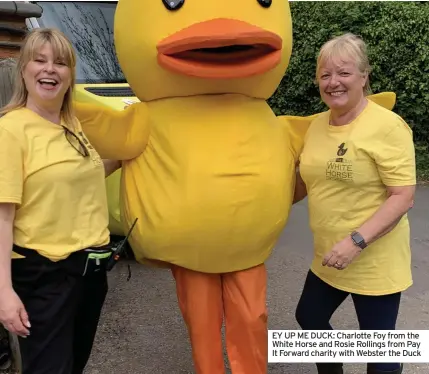  ?? ?? EY UP ME DUCK: Charlotte Foy from the White Horse and Rosie Rollings from Pay It Forward charity with Webster the Duck