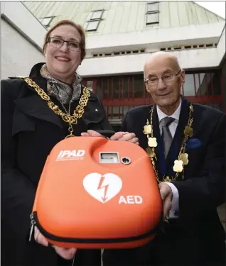  ?? Pictures: Jamie Simpson ?? The Lord Provost with John Balding, chair of the Weavers’s Society of Anderston