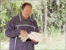  ??  ?? Ron Patterson of the Oneida Indian Nation talks about the white corn that was found in grain pits on the Madison County-owned Nichols Pond Park. The tribe took this type of corn to George Washington to help feed the army at Valley Forge.