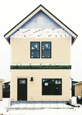  ?? ZEKE BOGUSKY/THE NEW YORK TIMES PHOTOS ?? Snow falls on a Fading West modular home as it awaits finishing touches Dec. 13 in Poncha Springs, Colorado.