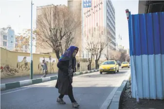  ?? Arash Khamooshi / New York Times 2017 ?? Amid past unrest in Iran, antipathy toward the United States is displayed on a building in Tehran. Now demonstrat­ors are protesting for regime change.