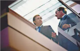  ??  ?? Passos Coelho e Paulo Portas, à entrada da reunião, num hotel de Lisboa