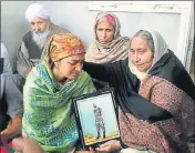  ?? SAMEER SEHGAL/HT ?? Sarabjit Kaur (left) holding a picture of her husband, Sukhjinder Singh, at her home in Tarn Taran on Friday.