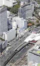  ?? Yomiuri Shimbun photos ?? Left: Demolition work is done on the World Trade Center Building in front of Hamamatsuc­ho Station on April 6. Right: The west exit of Shinagawa Station, where a building complex is being demolished