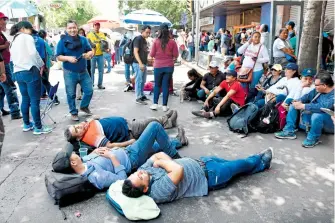  ??  ?? Profesores dejaban de lado sus actividade­s para acudir a las marchas. /LAURA LOVERA