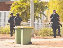  ?? Picture: EVAN MORGAN ?? RESPONSE: Heavily armed police on the streets of Garbutt after reports of a man brandishin­g a gun.