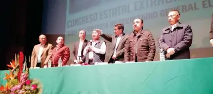  ?? ALEJANDRO PAYÁN ?? protesta a Antonio Hernández Oviedo como secretario general en Querétaro/