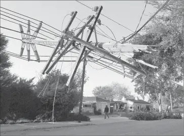  ?? Irfan Khan Los Angeles Times ?? NEARLY A QUARTER OF A MILLION Southern California Edison customers were without power, some for a full week, after a windstorm toppled utility poles in fall 2011. Above, a downed pole in Temple City.