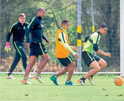  ?? FOTO JAIME PÉREZ ?? El club antioqueño trabaja ya con el grupo de jugadores completo de cara a su debut ante Bucaramang­a en la Liga Águila-1. En la imagen, Armani, Henríquez, Macnelly y Nájera.