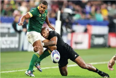  ?? /Getty Images ?? Damian Willemse of South Africa is tackled by Mark Telea during the Rugby World Cup in France last year.