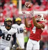  ?? STACY REVERE / GETTY IMAGES ?? Wisconsin’s A.J. Taylor takes in a throw against Michigan last season. Taylor caught 31 passes for 475 yards and five touchdowns as a sophomore in 2017.