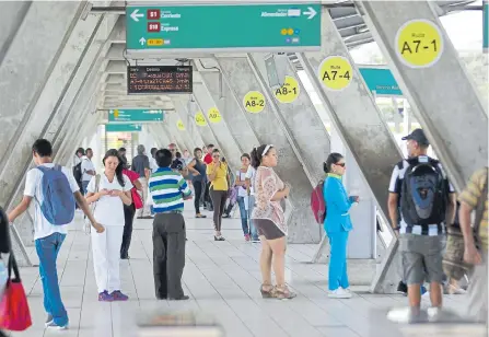  ?? PRENSA TRANSPORTE ?? La estación de Joe Arroyo es la de mayor movimiento en todo el sistema. Se forman grandes colas dado la cantidad de usuarios.