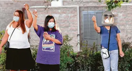  ?? Frederic J. Brown / Tribune News Service ?? Mourners hold candles at a vigil on Sept. 1 in memory of health care workers who died of COVID-19 in Alhambra, Calif., where attention also was called to an alleged lack of personal protective equipment at three local hospitals.