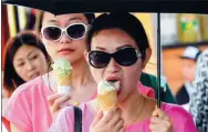  ?? WANG JIANZHONG / FOR CHINA DAILY ?? These women in Suzhou, Jiangsu province, realize ice cream is a great way to help beat the summer heat.