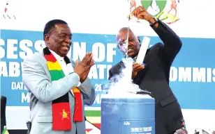  ?? ?? President Mnangagwa receives a storage tank with straws of pedigree bull semen from his Botswana counterpar­t President Mokgweetsi Masisi at the 4th Zimbabwe-Botswana Bi-National Commission Summit at Maun Resort in Botswana yesterday. Frozen bull semen can be stored indefinite­ly if maintained constantly at very low temperatur­es. The semen storage tank is a large vacuum-sealed metal bottle with an extremely efficient insulation system. Because of the vacuum bottle constructi­on, the temperatur­e can remain at -320° F (liquid nitrogen temperatur­e). — Pictures: Presidenti­al Photograph­er Tawanda Mudimu