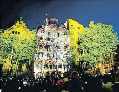  ?? NBG/Pa RPaGPaB ?? El mapping de la casa Batll ó , asociado a ISE, reunió a 47.000 personas la noche del sábado