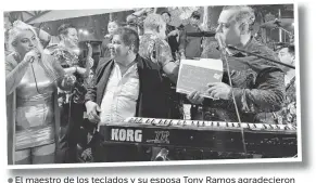  ?? ?? El maestro de los teclados y su esposa Tony Ramos agradecier­on a los artistas, entre ellos a Chemaney por participar en el festival.