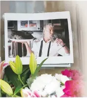  ?? New York Daily NEWS/TNS ?? A memorial with flowers, notes, and pictures in memory for the late celebrity chef Anthony Bourdain in front of his former New York restaurant, Brasserie Les Halles.
