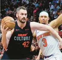  ?? MIKE STOCKER/SOUTH FLORIDA SUN SENTINEL ?? Heat forward Kevin Loves drives to the basket as the Heat take on the Knicks on Tuesday at the Kaseya Center in Miami.