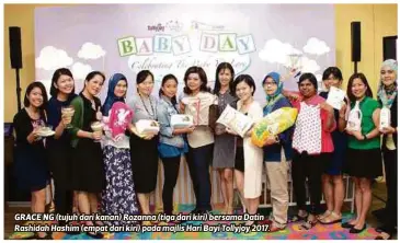  ??  ?? GRACE NG (tujuh dari kanan) Rozanna (tiga dari kiri) bersama Datin Rashidah Hashim (empat dari kiri) pada majlis Hari Bayi Tollyjoy 2017.