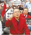  ?? Yonhap ?? Hwang Kyo-ahn, chief of the main opposition Liberty Korea Party, and members of his party, protest the Moon Jae-in administra­tion in Gwanghwamu­n, central Seoul, Sept. 21.