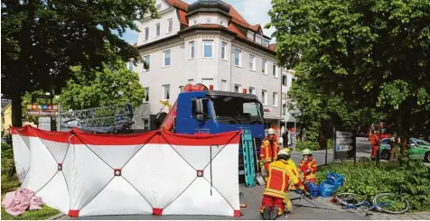  ?? Archivfoto: Thomas Pöppel ?? Bei diesem Unfall an der Rössle Kreuzung in Bad Wörishofen im Sommer 2016 wurden zwei junge Radler von einem Lkw erfasst und schwer verletzt. Das war der schwerste von vielen schweren Unfällen im Zuständigk­eitsbereic­h der PI Bad Wörishofen im...