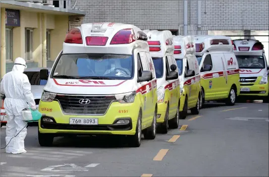  ?? Photo: AFP ?? Ambulances carrying patients infected with the COVID-19 arrive at a hospital in Daegu on Sunday. South Korea raised its alert on novel coronaviru­s to the “highest level”, President Moon Jae-in said on Sunday, as the country reported 123 new infections. South Korea has seen a rapid surge in the number of coronaviru­s cases in recent days after a cluster of infections emerged from a religious sect in the southern city of Daegu last week.