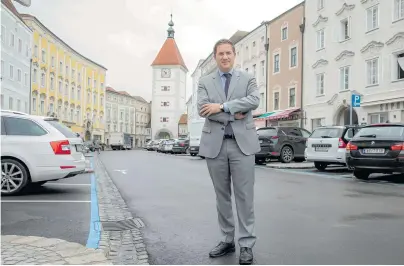  ?? [ Hermann Wakolbinge­r ] ?? Andreas Rabl (FPÖ) hat die einst rote Hochburg Wels blau eingefärbt. Er ist in der Stadt seit 2015 Bürgermeis­ter.