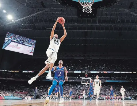  ?? CHRIS STEPPIG THE ASSOCIATED PRESS ?? Villanova's Mikal Bridges goes up for a shot against Lagerald Vick of Kansas during the second half.