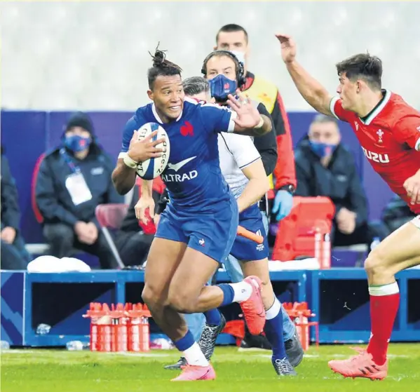  ?? Photos Icon Sport ?? Les Bleus de Thomas, Ollivon et Dupont ont livré un véritable récital offensif en s’offrant cinq essais.