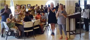  ?? Photo by Neil Abeles ?? ■ A room full of people is standing, shouting and clapping for Bettie Warren, a teacher of 51 years who they admire and will miss.