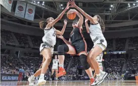  ?? ANDY LYONS/GETTY IMAGES ?? Raegan Beers of Oregon State, center, competes for the ball against Natalija Marshall (15) and Sonia Citron, right, of Notre Dame during the second half in Albany, N.Y.