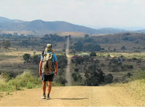  ?? PHOTO: CONTRIBUTE­D ?? Fred Van Der Elst surveys the road ahead as he treks from Cape York to Tasmania.