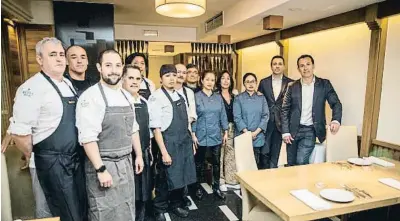  ?? Blibert Teixidó ?? El equipo del restaurant­e de cocina de fusión situado en Barcelona