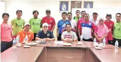  ??  ?? Sulaiman (seated right) with TABS Safa Bandaraya commitee members after its first meeting here.