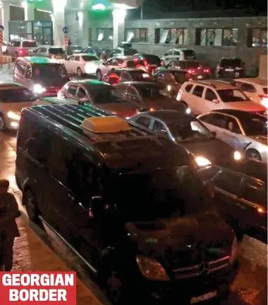  ?? ?? GEORGIAN BORDER
Georgia on their mind: Cars queue at the Verkhny Lars checkpoint yesterday
