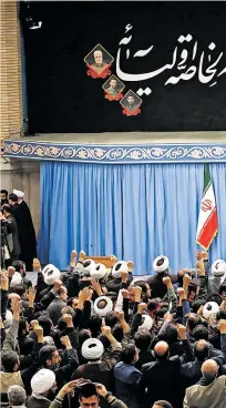  ??  ?? Ayatollah Ali Khamenei wiegelte seine Anhänger auf, beließ es aber vorerst bei einer limitierte­n Vergeltung­saktion für die Tötung Qasem Soleimanis.