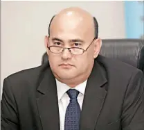  ??  ?? Entrega. Jiménez desempeñó el cargo de director ejecutivo de la ANEP en dos períodos, el más reciente, de 2011 a la fecha.