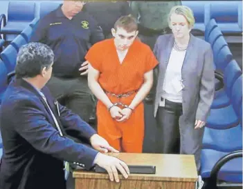  ??  ?? ► Nikolas Cruz ante una corte, ayer en Fort Lauderdale.