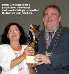  ??  ?? Denise Dowling receives a presentati­on from council chairman Keith Doyle on behalf of the Wexford team members.