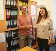  ?? Foto: Alf Geiger ?? Daniela Groß übernimmt von Reiner Posmik die Leitung des Türkheimer Ordnungsam­tes.